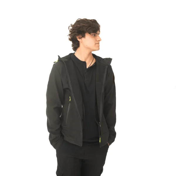 Campera Vortrek Hombre SOFTSHELL 29117224 con Capucha color Negro - Imagen 2