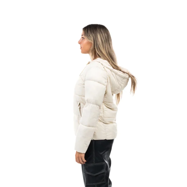 Campera Vortrek Mujer Puffer con Capucha color Blanco Marfil 21217701 - Imagen 2