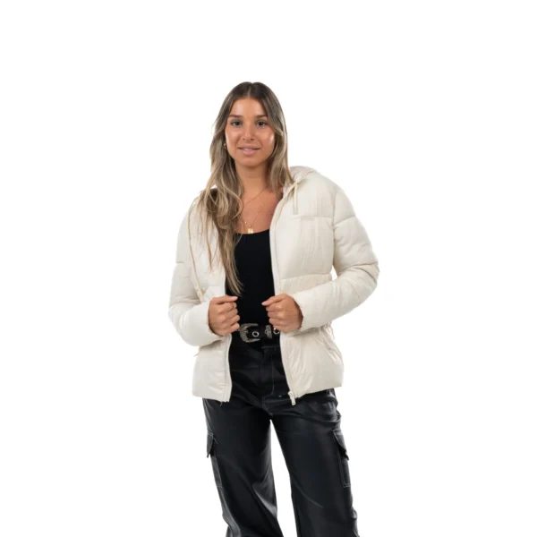 Campera Vortrek Mujer Puffer con Capucha color Blanco Marfil 21217701 - Imagen 4