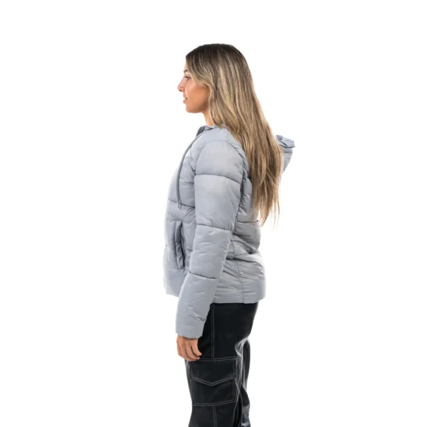 Campera Vortrek Mujer Puffer con Capucha color Gris claro 21217701 - Imagen 2