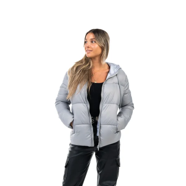 Campera Vortrek Mujer Puffer con Capucha color Gris claro 21217701 - Imagen 4